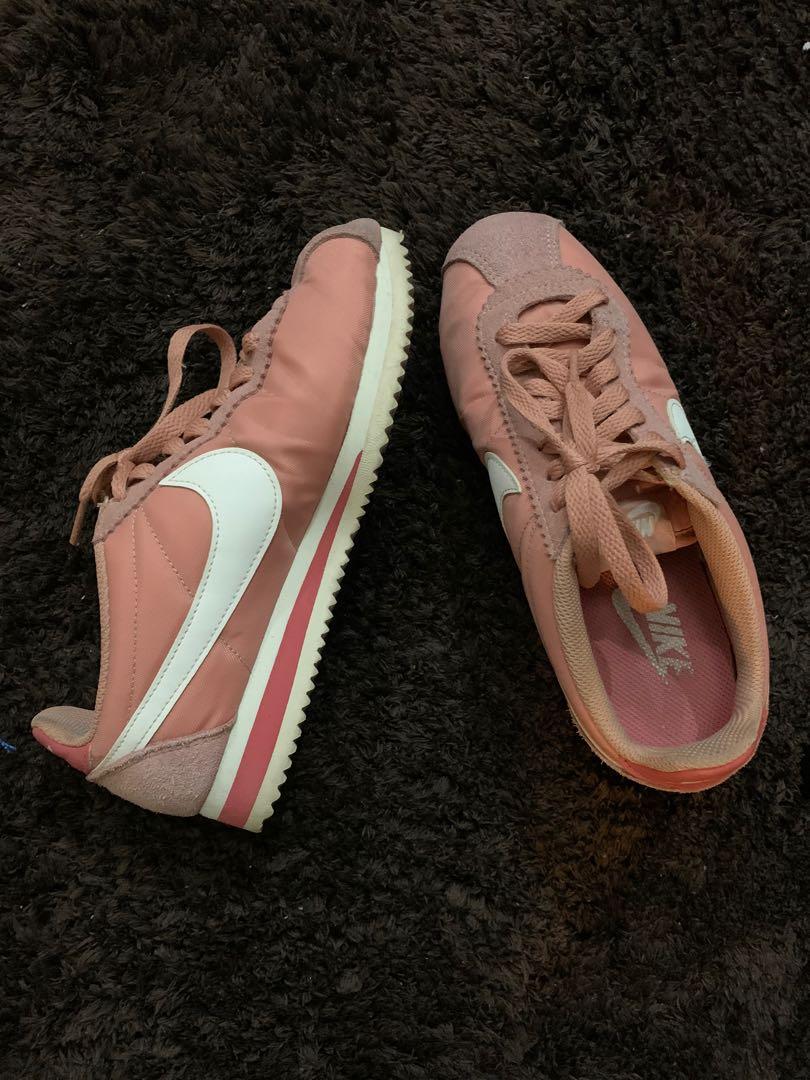 Nike cortez salmon pink store