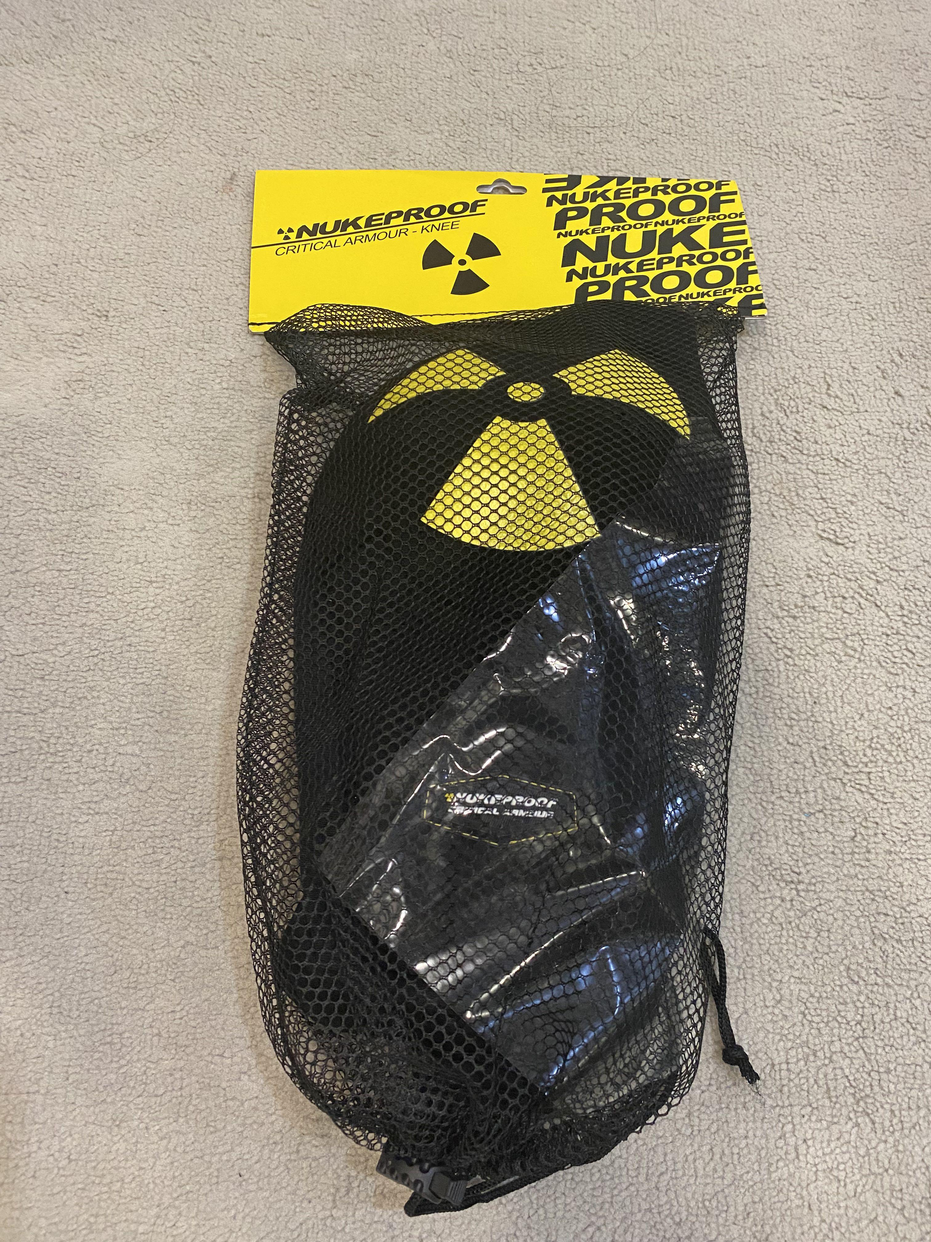 Nukeproof critical enduro top knee sleeve