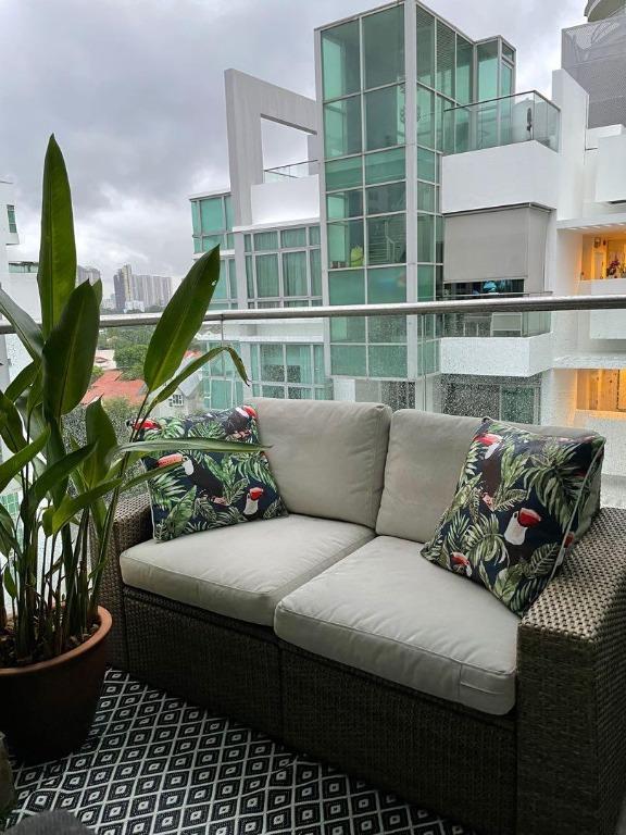 Bed bath and sales table outdoor cushions