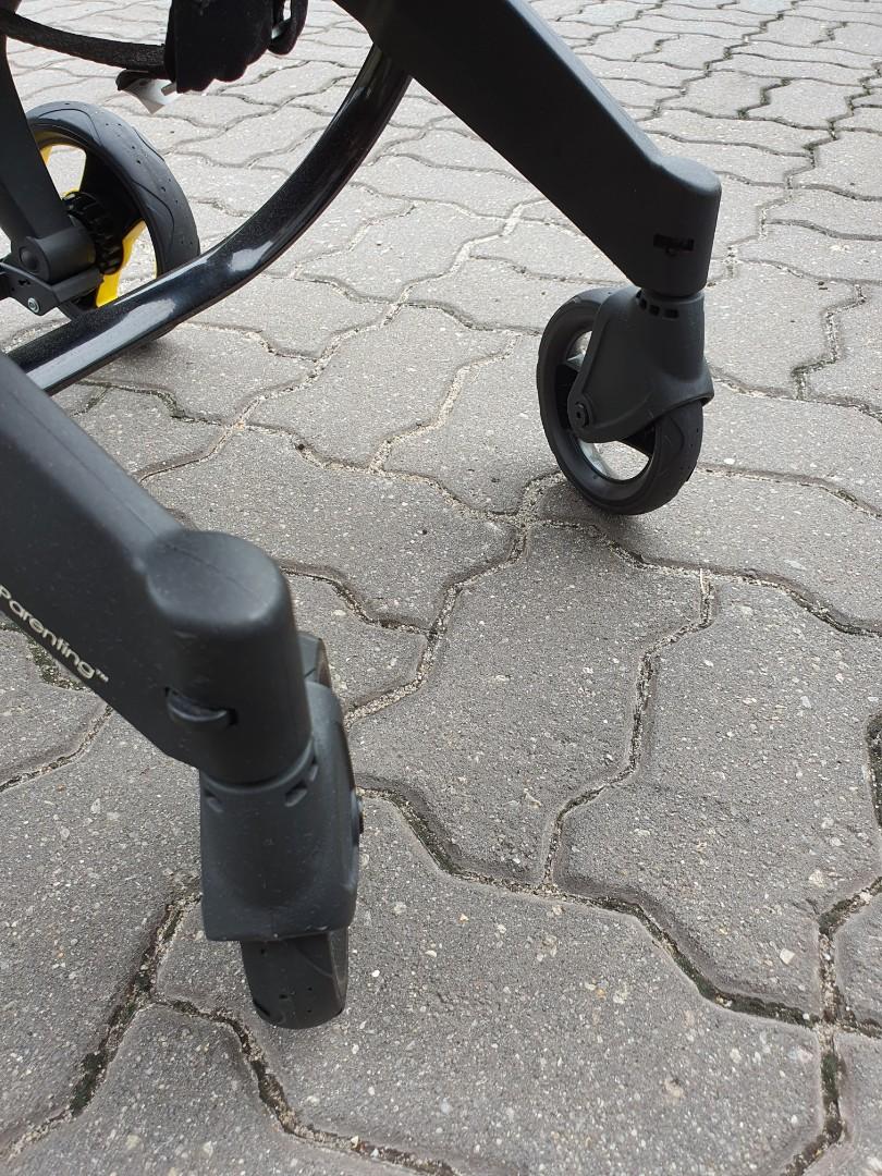 Seldomused ORIGINAL Doona Car Seat Stroller Storm Grey, Babies