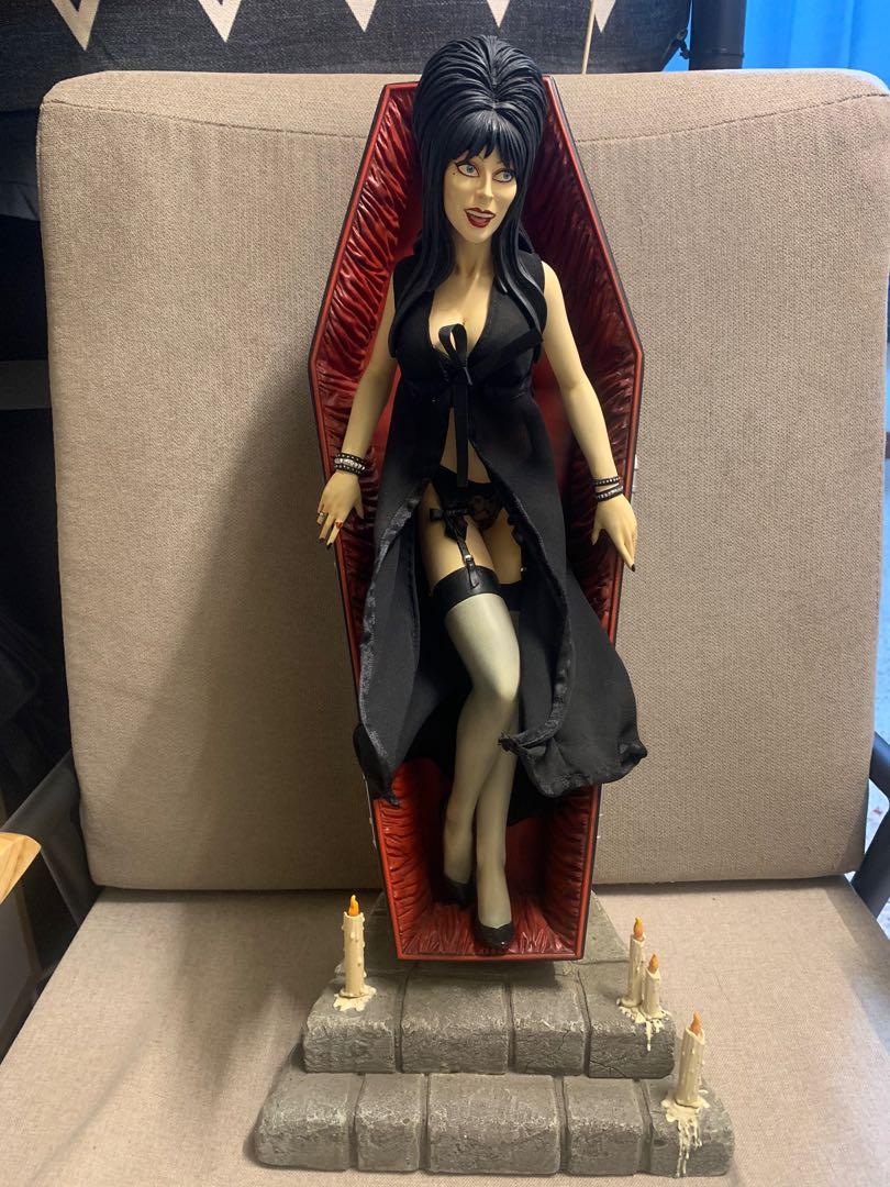 Elvira Elvira in Coffin Premium Format™ Figure by Sideshow Collectibles