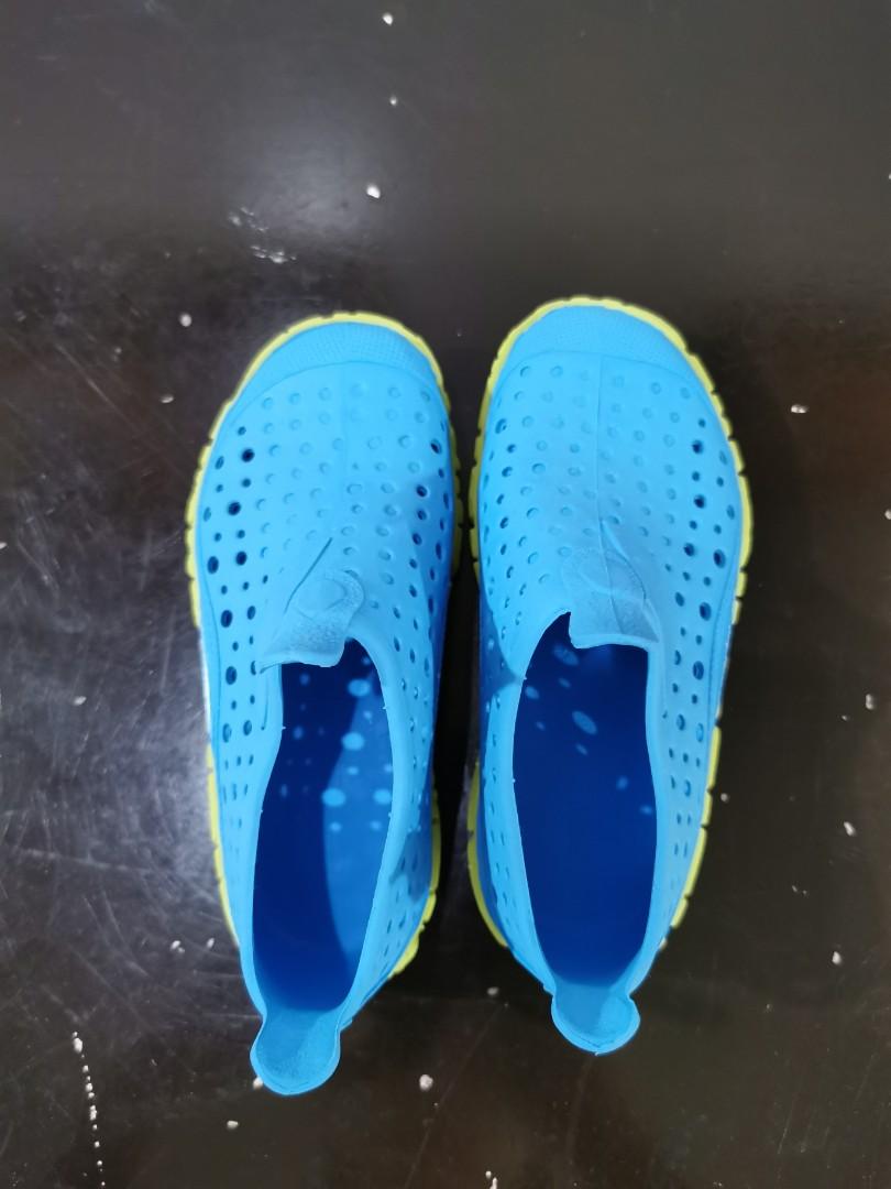 Speedo Aqua Shoes (Kids), Babies & Kids, Babies & Kids Fashion on Carousell