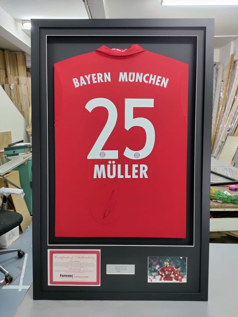 Thomas muller shop signed jersey