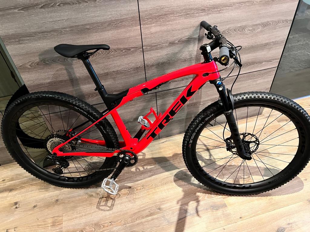 Trek supercaliber 9.8 xt 2021 sales