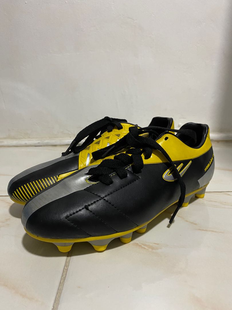World balance soccer hotsell shoes