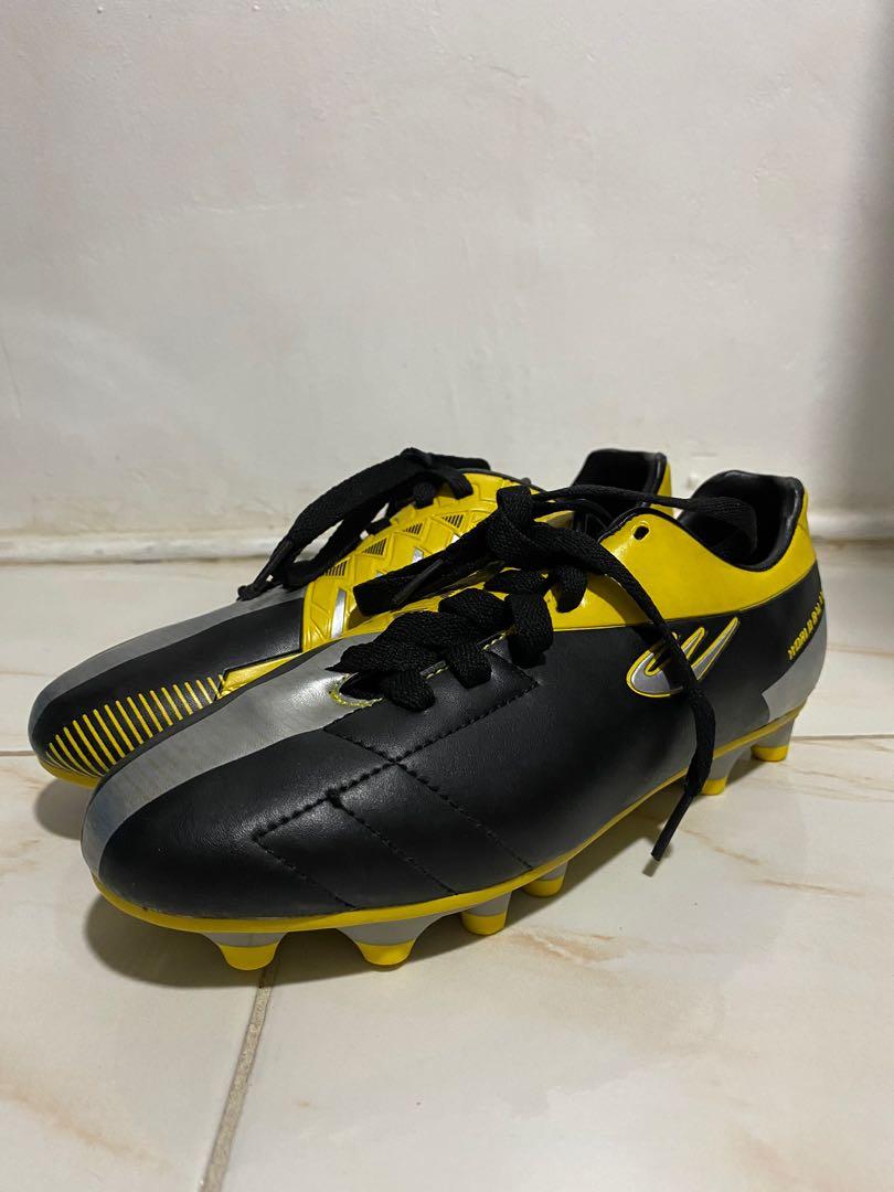 World balance soccer shoes sale