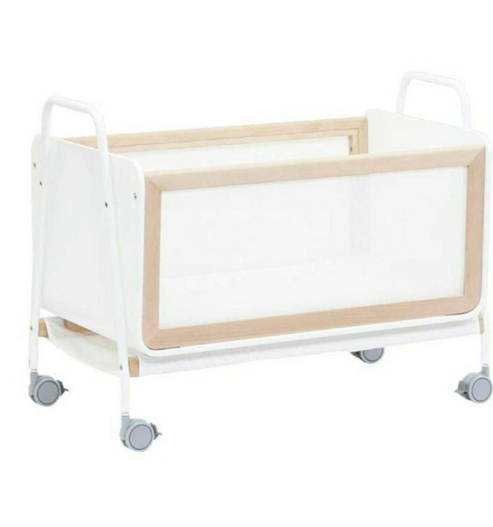 Yamatoya LiLiwagon2 Baby Cot, Movable Cot, With Casters, Storage