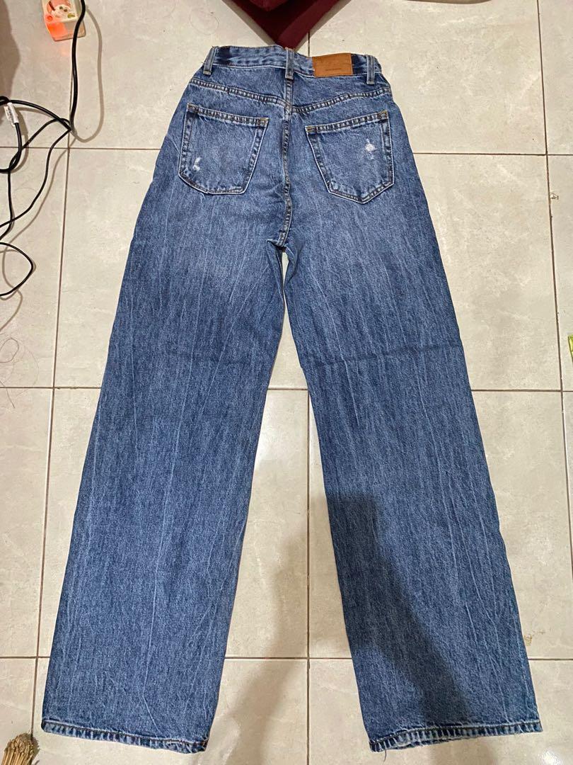 bershka 90s jeans / wide leg jeans / baggy jeans, Fesyen Wanita, Pakaian  Wanita, Bawahan di Carousell