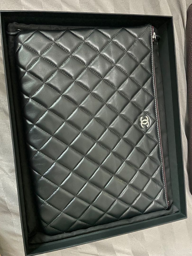 chanel medium pouch