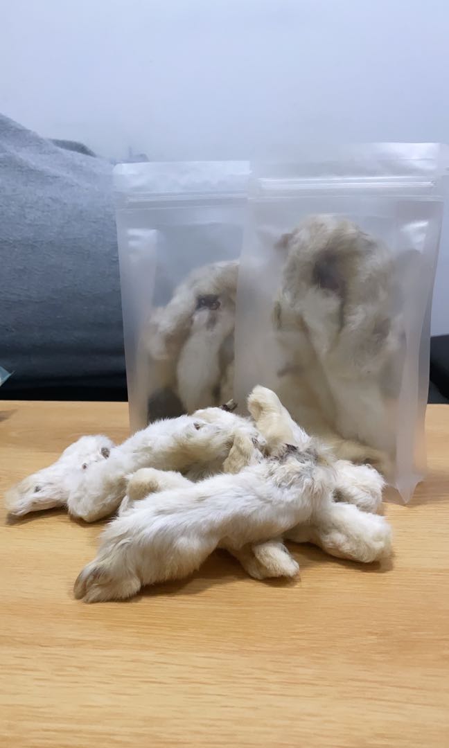 Dehydrated shop rabbit feet