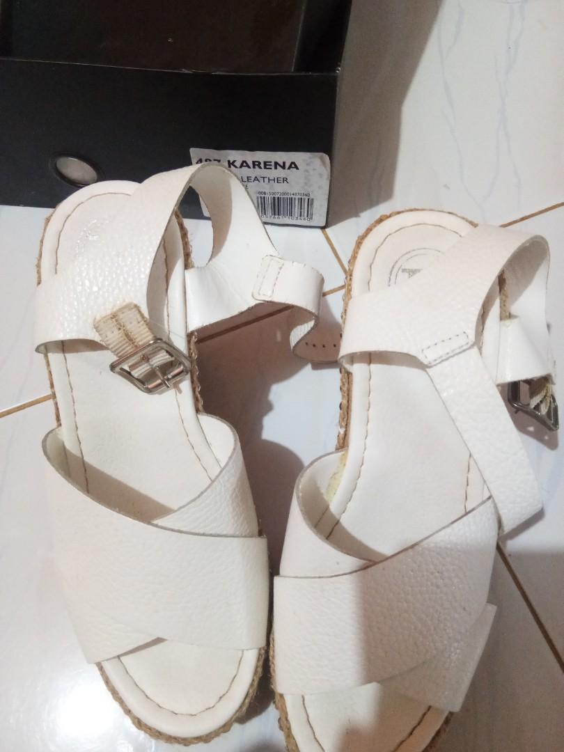 Dune top karena wedges
