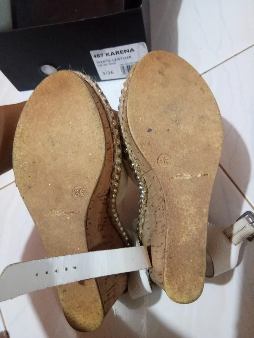 Dune top karena wedges
