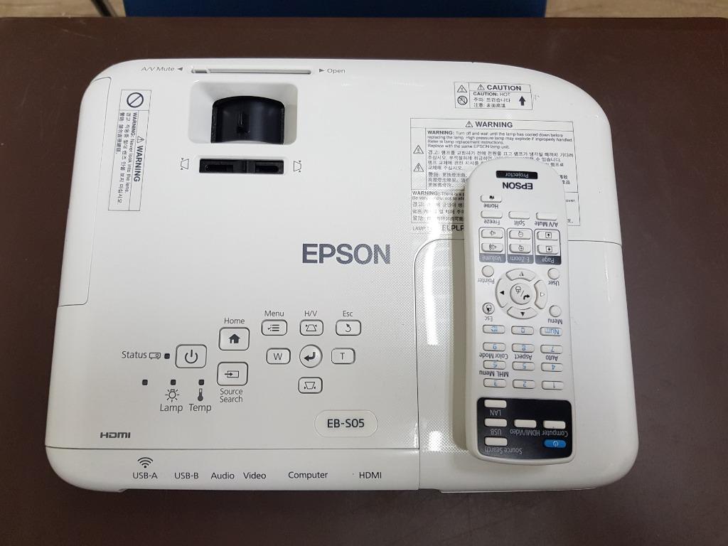 EPSON EB S Projector, TV & Home Appliances, TV & Entertainment