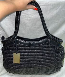 (Category: ) located in . Submitted by authentic.accessories (Listing ID 1125074438, Image 1). Description: .