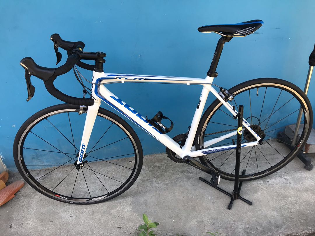 GIANT TCR ALUXX SL Sports Equipment Bicycles Parts Bicycles