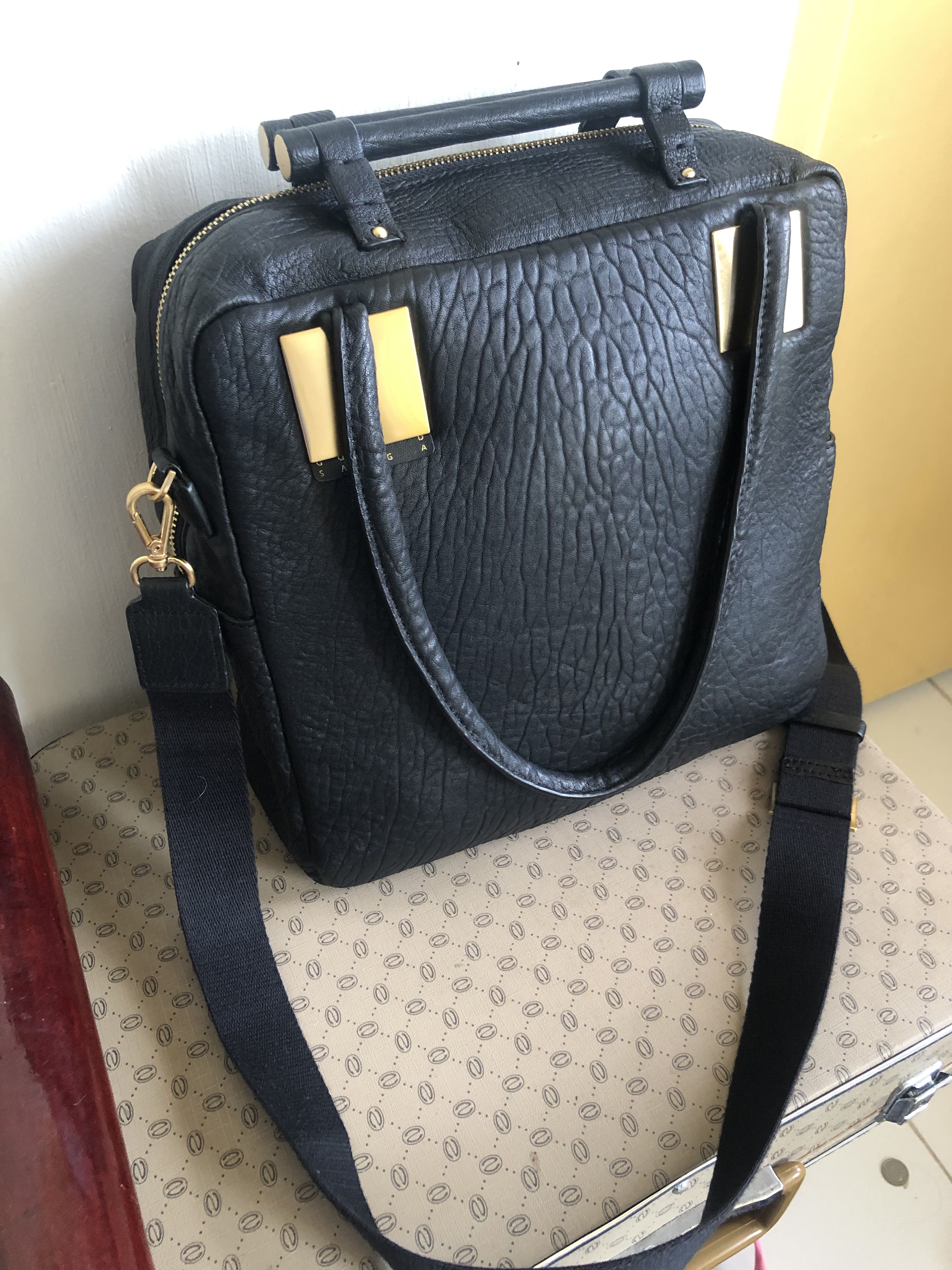 Good sang a store bag