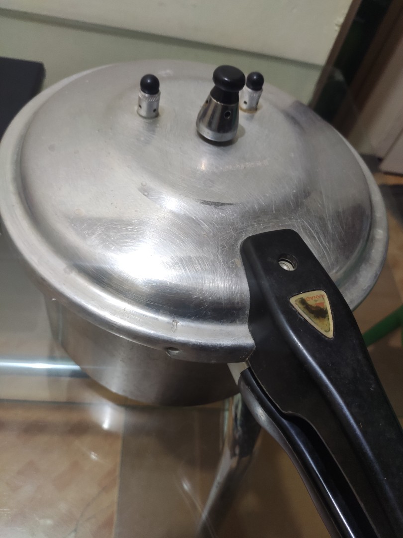 Air vent cover sales lock on pressure cooker
