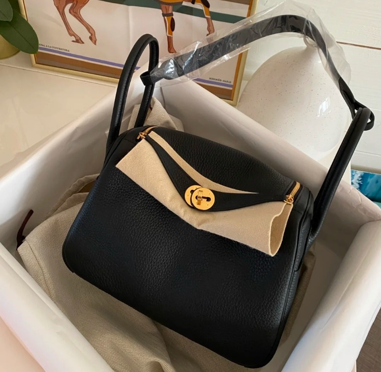 Hermes-Hermes Lindy 26 Black Gold Hardware The Hermes Lindy 26 Black Gold  Hardware is a