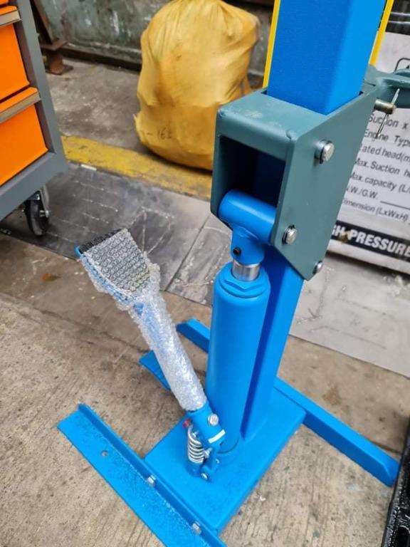 Hydraulic Coil Spring Compressor (Category: Industrial Equipment) located in Manila. Submitted by 09970844038rean.hayai (Listing ID 1124980271, Image 1). Description: " HANDIJACK " HYDRAULIC COIL SPRING COMPRESSOR HJ1204 + PJ-HJ1204-C-01 Cap. 1 ton Ram stroke: 325mm Spring size: 4 - 6.1/2" Max. working length: 490mm Price: 12,660.00 For Inquiries Globe:📞☎ @0997-084-4038 Smart: 📞☎ @0932-622-7197 Viber:📞☎ @0997-084-4038 Whatsapp:📞☎ @0997-084-40