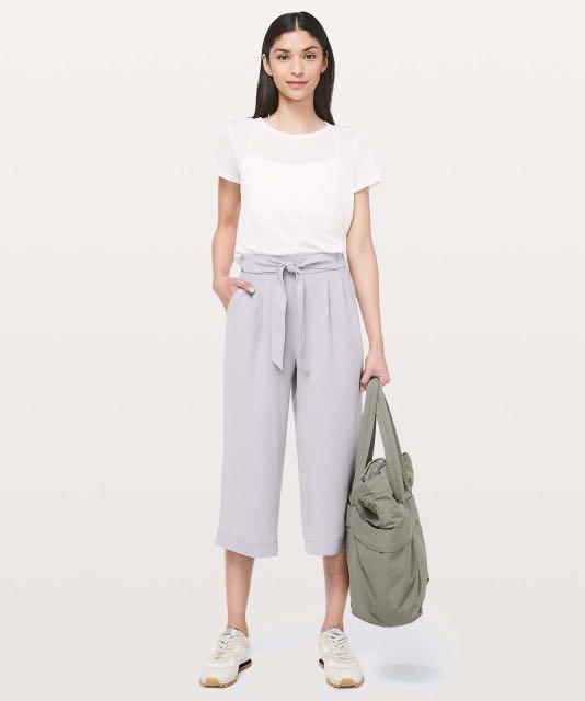 Lululemon Noir Crop 20 US6 Women s Fashion Activewear on Carousell