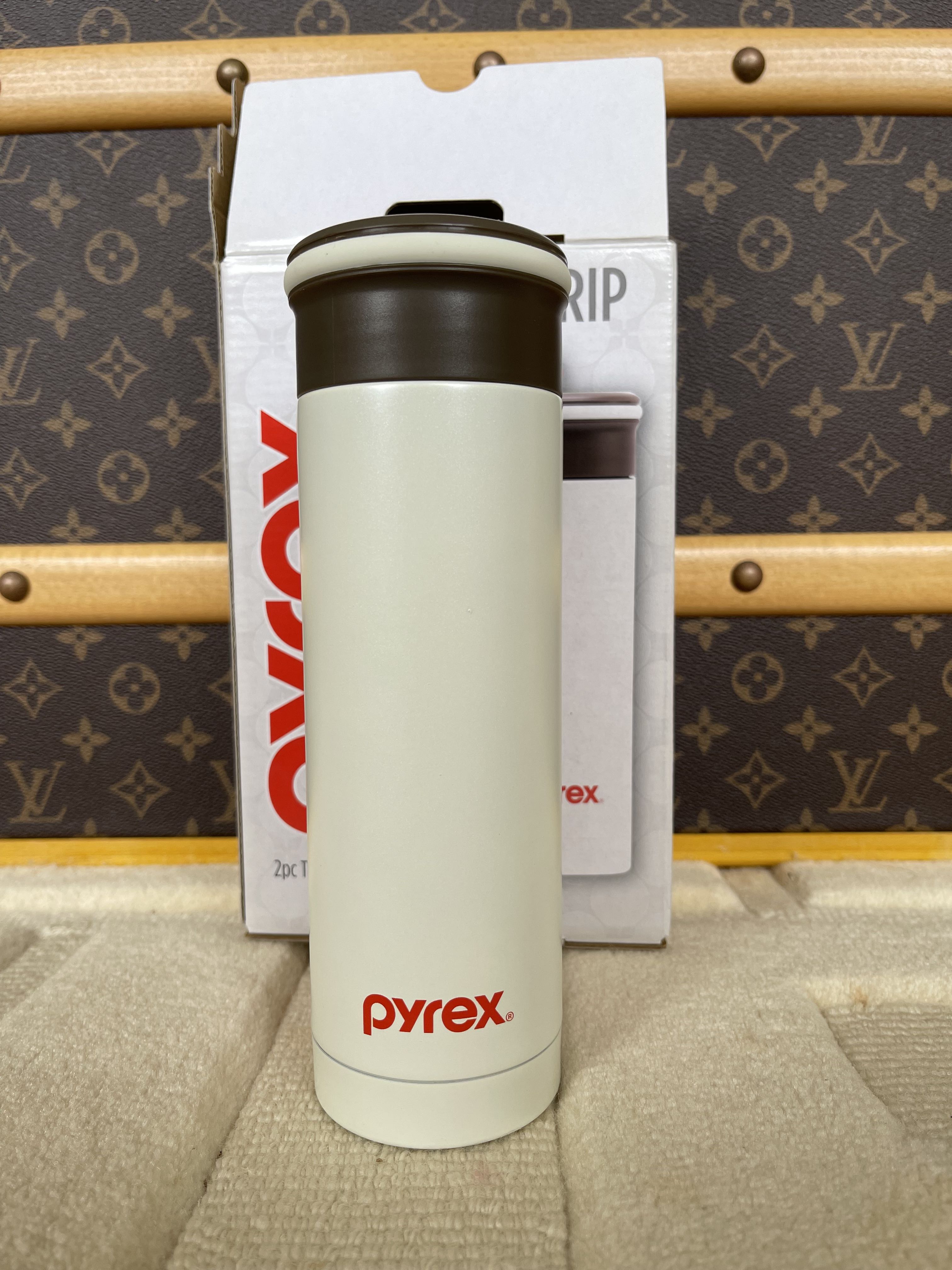 Pyrex Thermal Bottle Set, Furniture & Home Living, Kitchenware