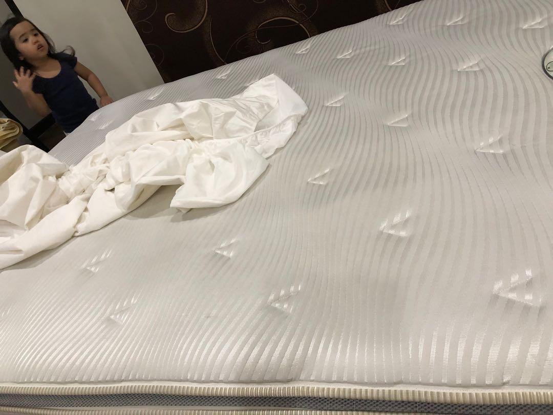 SALEM Maiden Spring Mattress (Double) (Category: Bed Frames & Mattresses) located in Paranaque City. Submitted by queenbentables (Listing ID 1125029903, Image 3). Description: 54" × 75" FREE BED BOX!! .