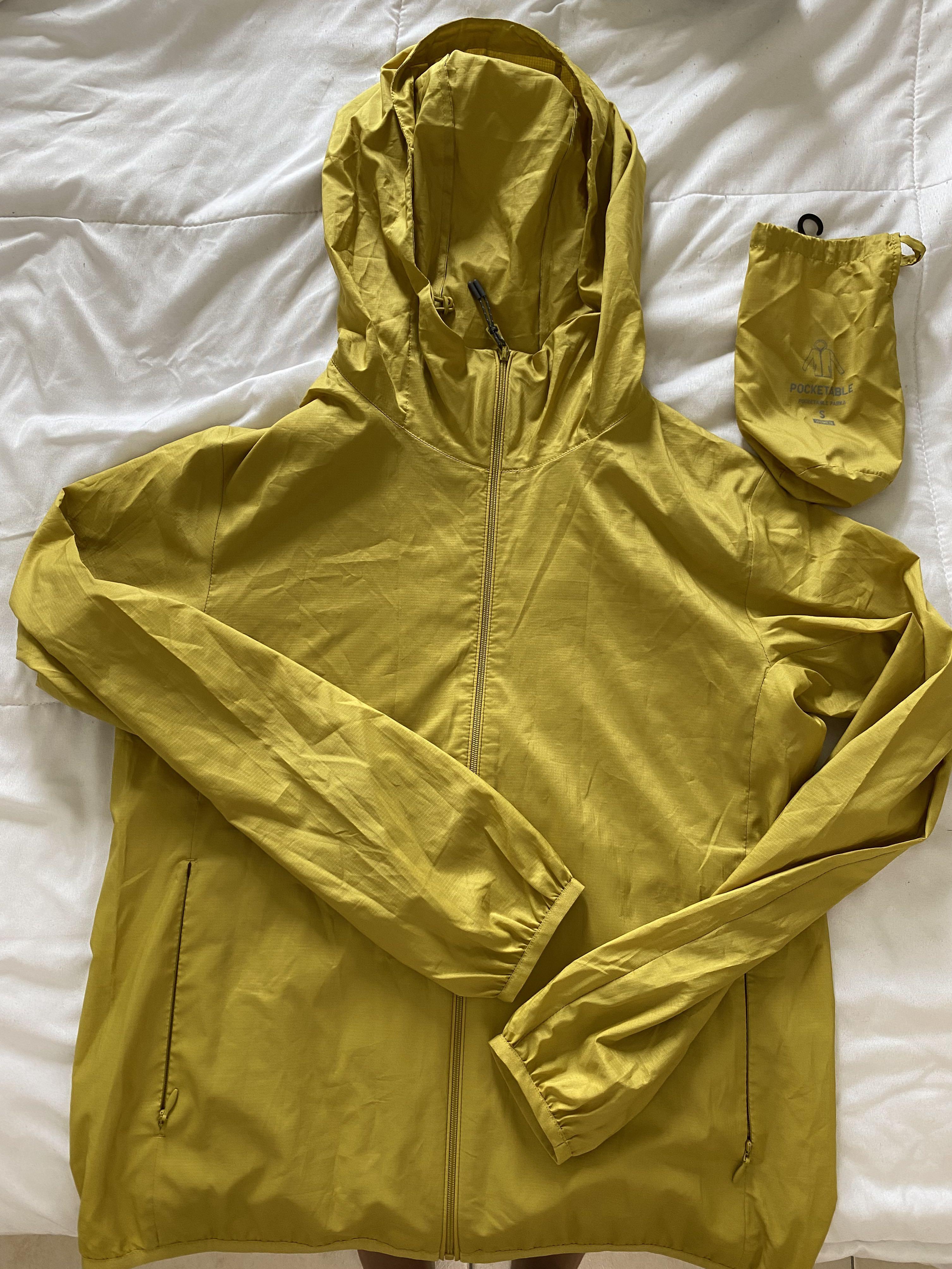 Uniqlo lightweight rain jacket 2025