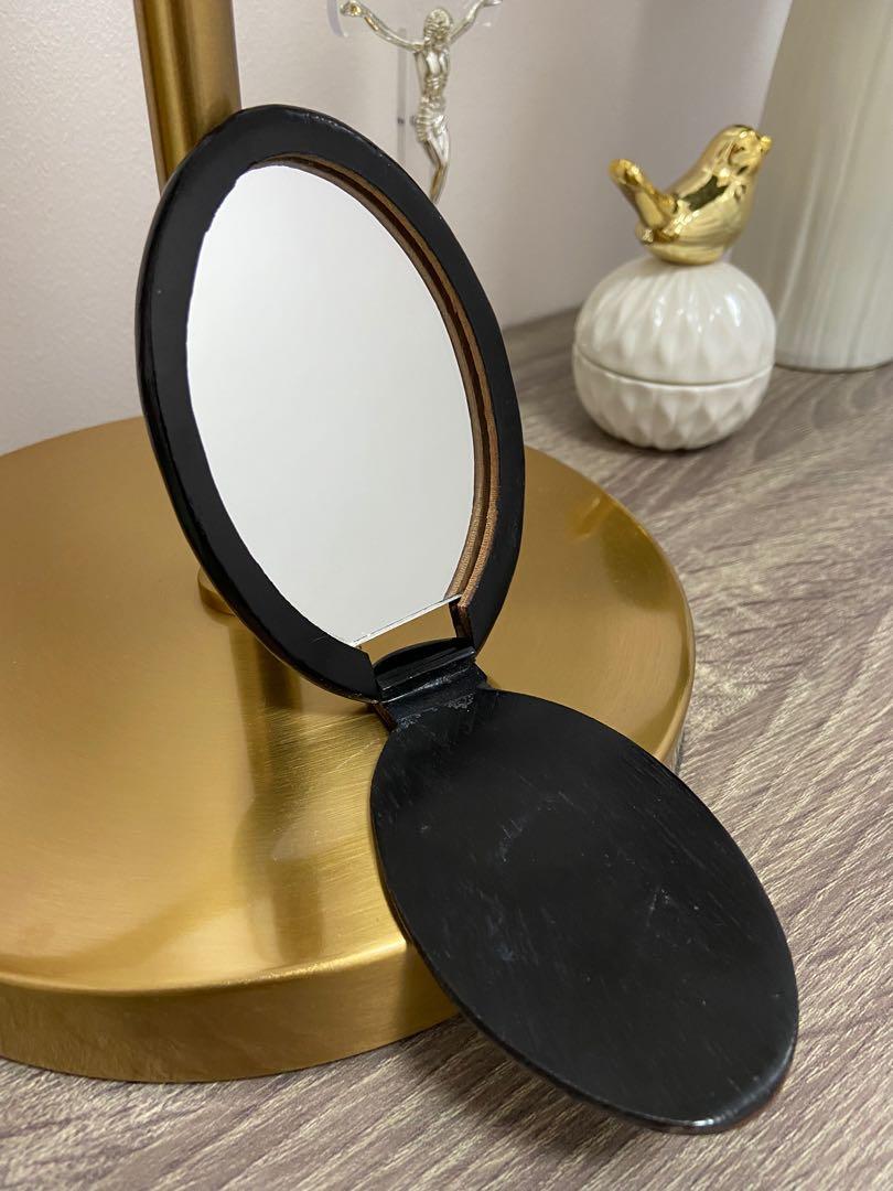 Vietnam Compact Pocket Mirror (Category: Makeup) located in Quezon City. Submitted by ashi_shop (Listing ID 1124940978, Image 3). Description: Vietnam Compact Mirror Made of Wood Very light and handy Selling for only P160.