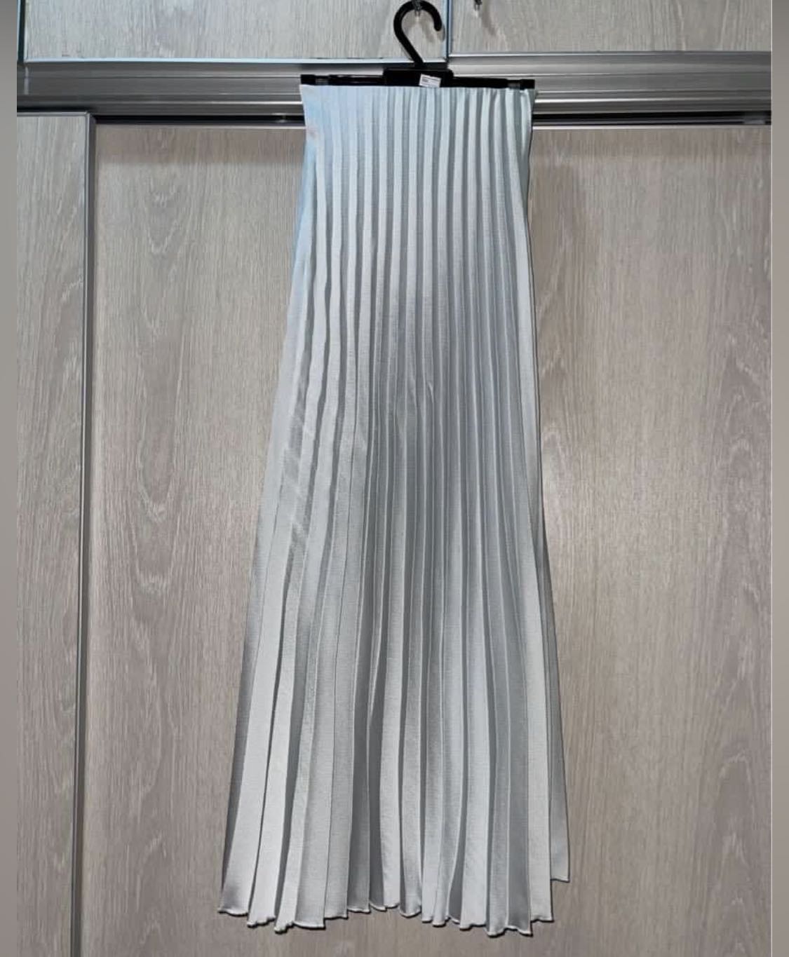 Silver pleated sales skirt zara