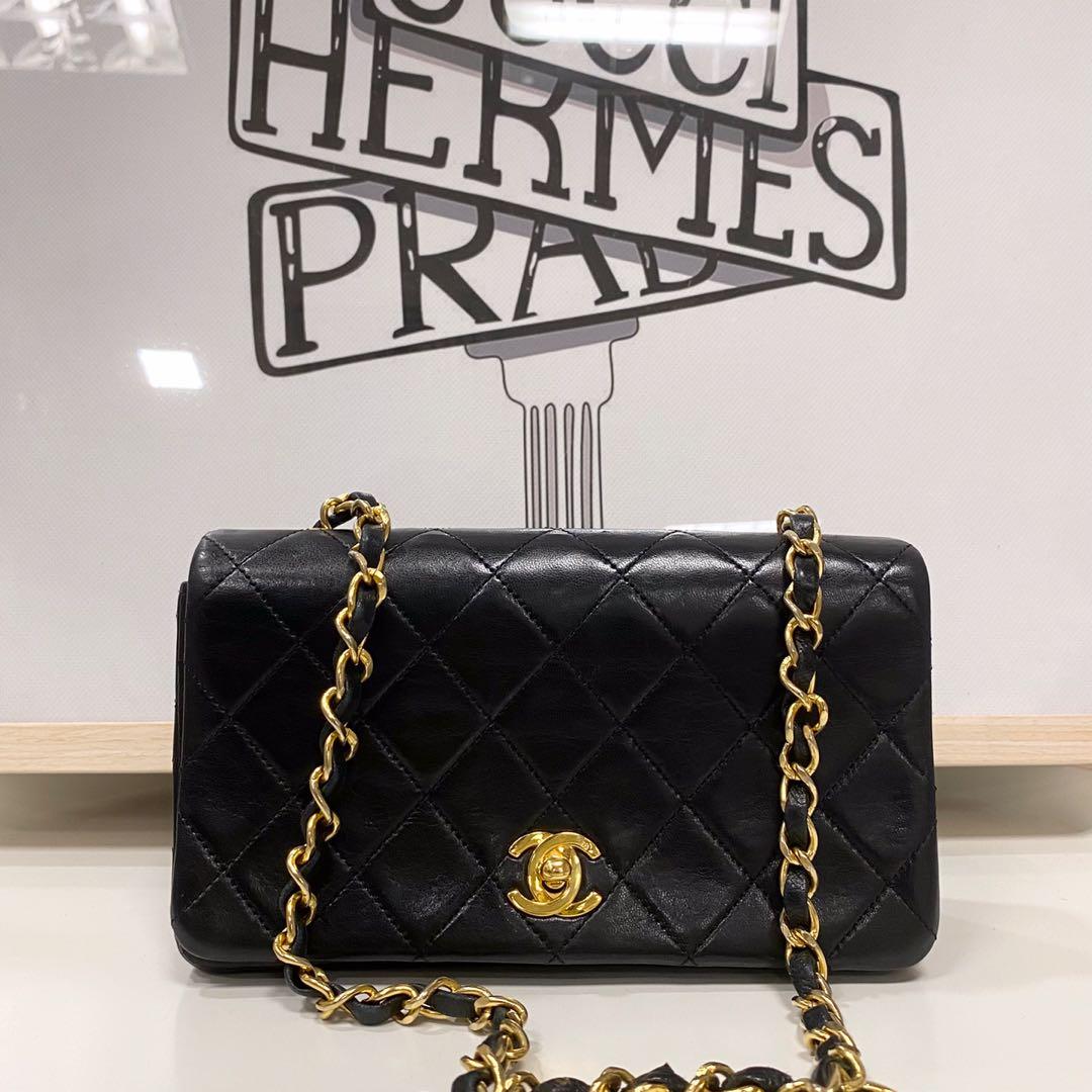 Authentic Chanel Vintage Mini Full Flap bag in Lambskin and Gold