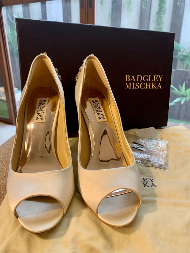 Badgley mischka discount nilla peep toe