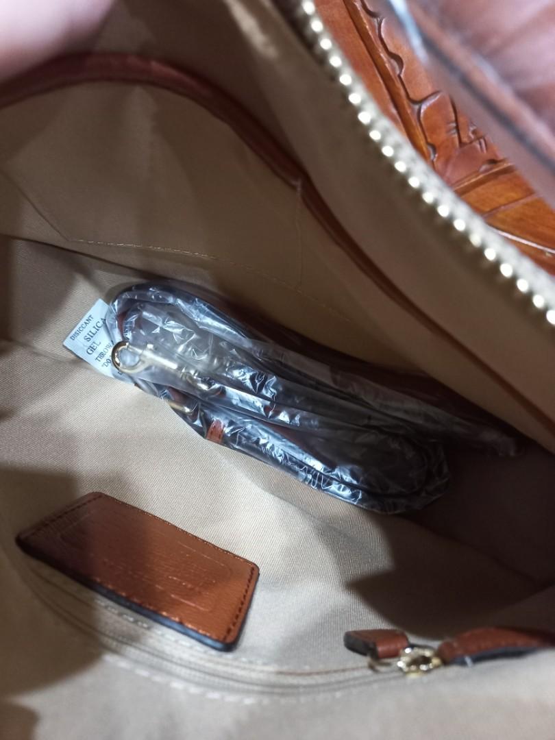 Coach (Category: Purses & Pouches) located in Las Pinas. Submitted by odatuharon (Listing ID 1125211150, Image 3). Description: pm for more info.