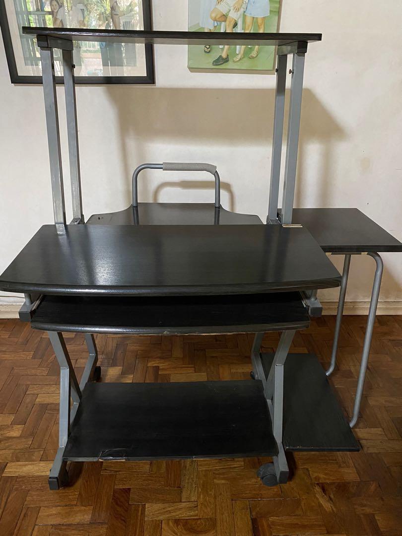 Computer Table (Category: Office Furniture & Fixtures) located in Las Pinas. Submitted by toni_07 (Listing ID 1125104385, Image 1). Description: 2nd hand computer table Still sturdy and usable, just needs to be cleaned For pick up only at Las Piñas (near Southmall) or lalamove (fee paid by buyer).