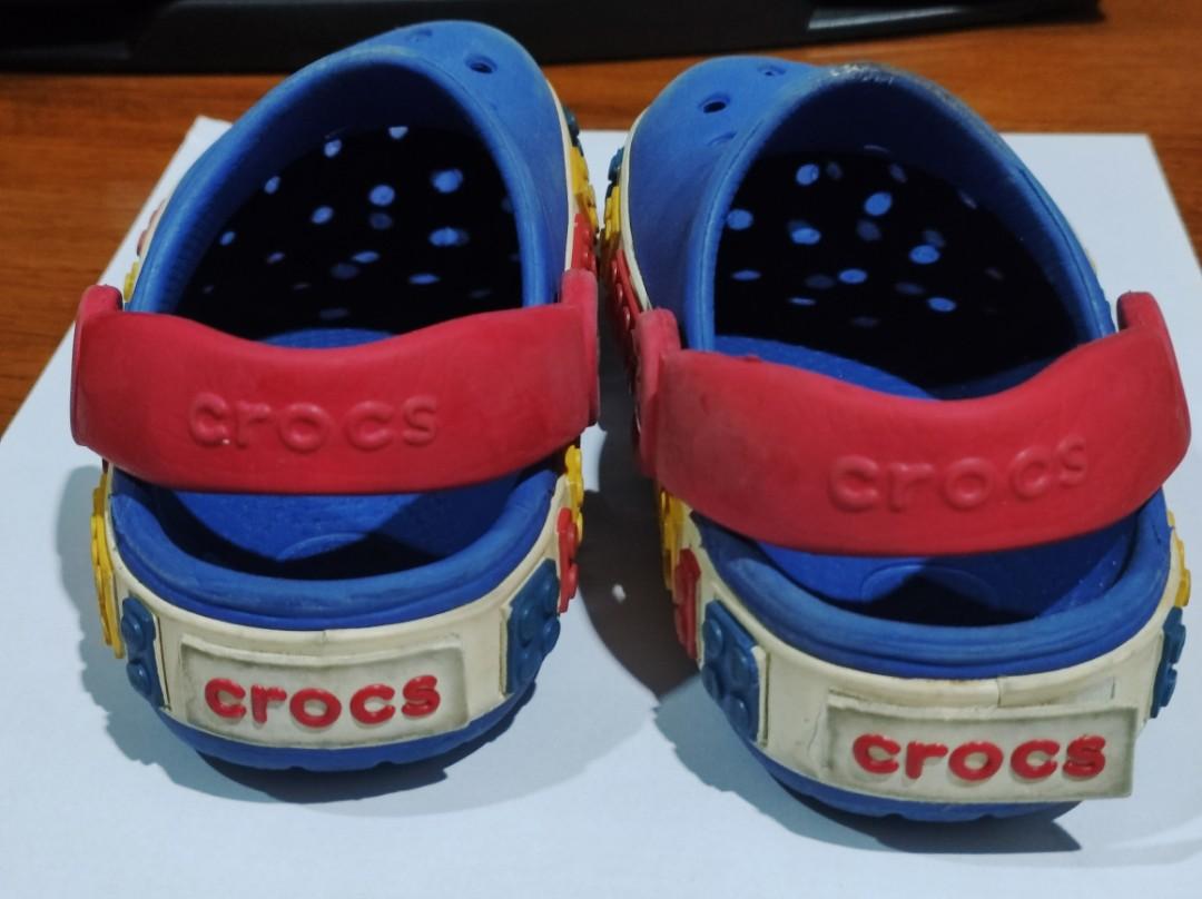 Crocs LEGO (Category: Babies & Kids Fashion) located in Quezon City. Submitted by mishamigo (Listing ID 1125249818, Image 2). Description: Crocs Lego c8-9.