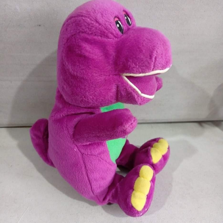 Fisher-Price Barney "speak n sing" (Category: Plushies & Soft Toys) located in Quezon City. Submitted by swiftbird_acaae2 (Listing ID 1125257110, Image 3). Description: Features & details 👉Barney, the beloved purple dinosaur, is here in 10 inches of huggable plush! 👉He sings "I Love You" and says phrases Cuddly figure makes a great buddy for napping or any time Sing along with Barney, a family favorite for decades So huggable -great for cuddlin