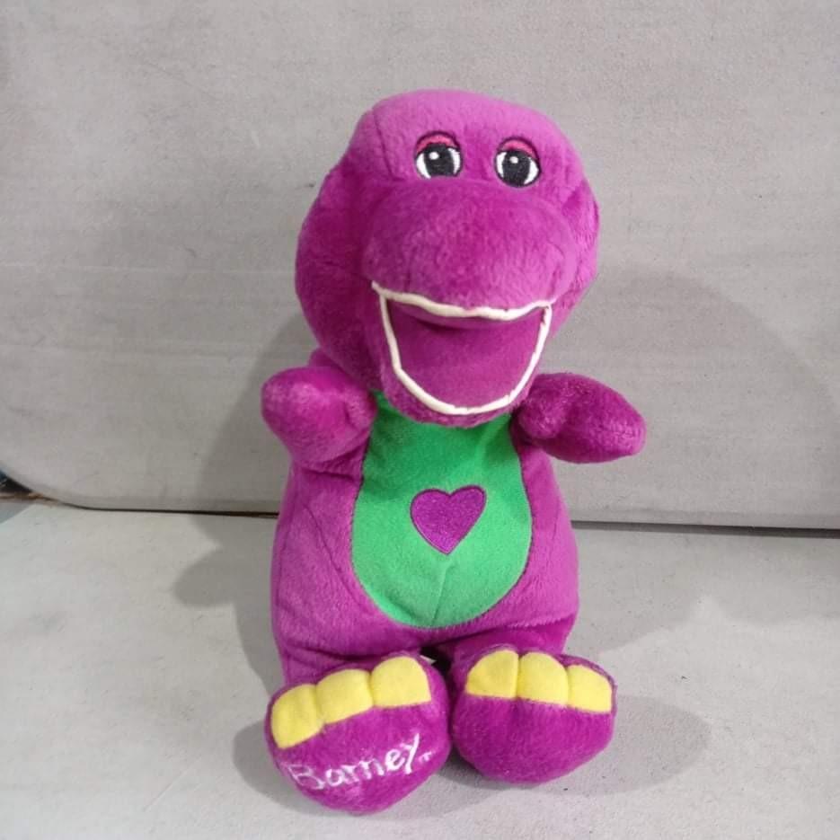 Fisher-Price Barney "speak n sing" (Category: Plushies & Soft Toys) located in Quezon City. Submitted by swiftbird_acaae2 (Listing ID 1125257110, Image 1). Description: Features & details 👉Barney, the beloved purple dinosaur, is here in 10 inches of huggable plush! 👉He sings "I Love You" and says phrases Cuddly figure makes a great buddy for napping or any time Sing along with Barney, a family favorite for decades So huggable -great for cuddlin