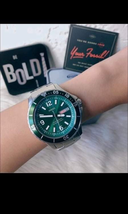 Original Fossil Watch Brandnew size 48mm color Emerald Green