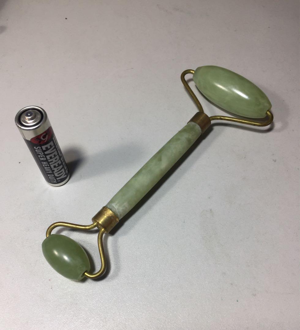 Green Jade Stone Double Roller for Face Neck Massage (Category: Massage Devices) located in Paranaque City. Submitted by rookie33 (Listing ID 1125181346, Image 1). Description: Paranaque Gcash.