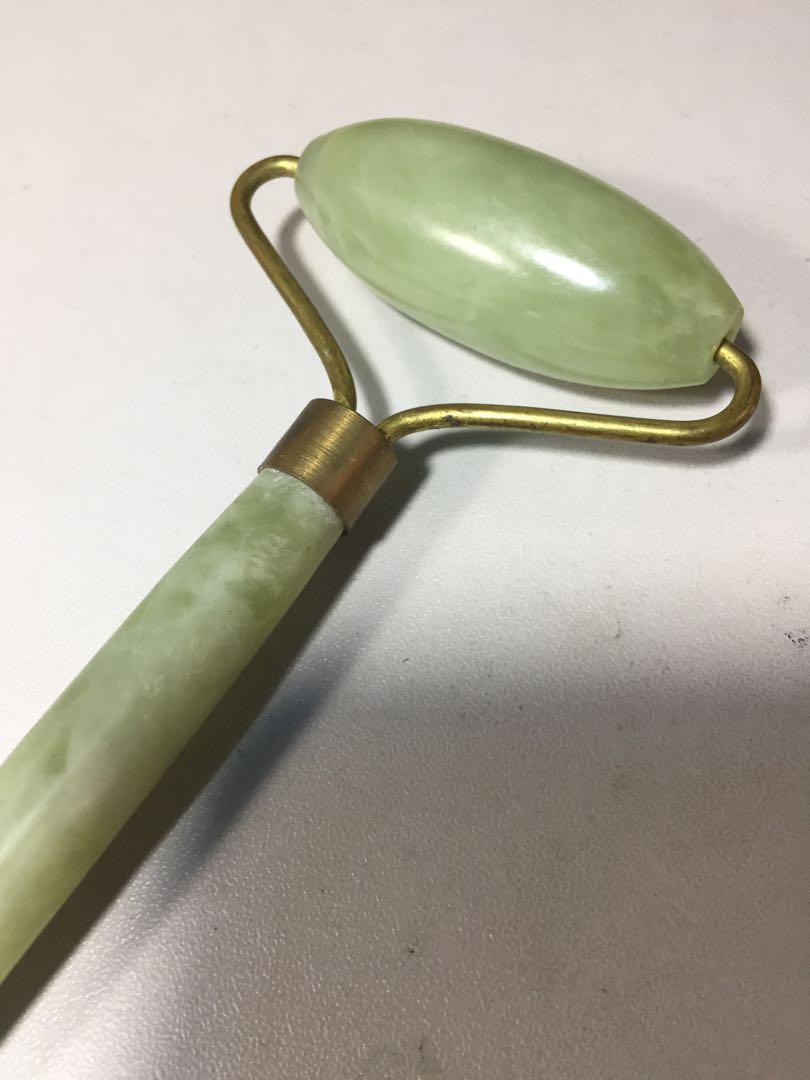 Green Jade Stone Double Roller for Face Neck Massage (Category: Massage Devices) located in Paranaque City. Submitted by rookie33 (Listing ID 1125181346, Image 2). Description: Paranaque Gcash.