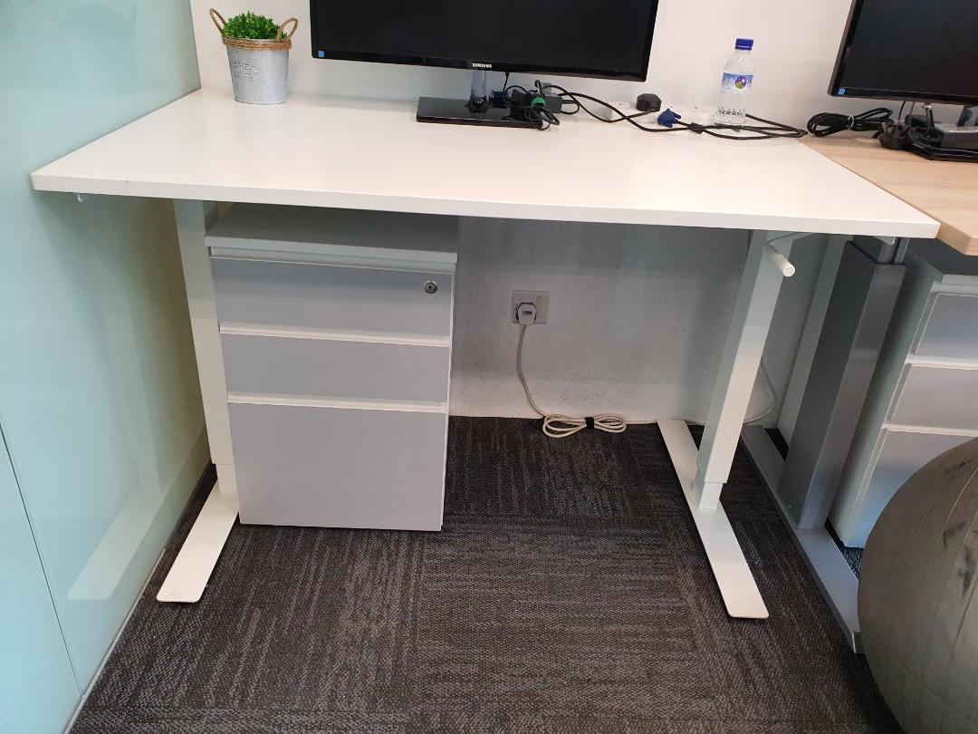 Used deals skarsta desk