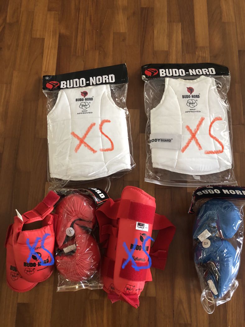 Karate paraphernalia, Sports Equipment, Exercise & Fitness, Cardio