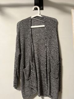 (Category: ) located in . Submitted by clearmywardrobeplsss (Listing ID 1125207550, Image 1). Description: .