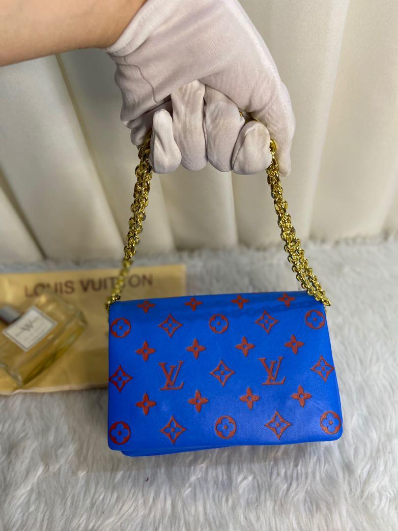 Handbags Louis Vuitton LV Pochette Coussin