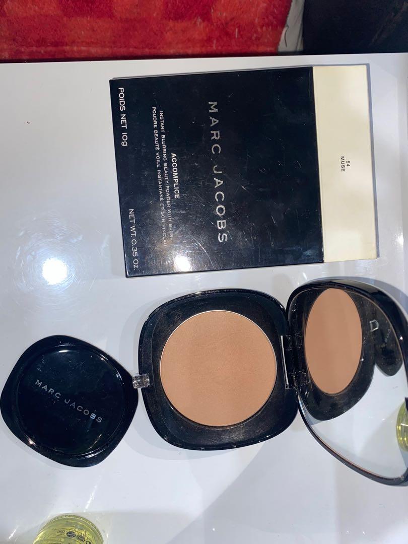marc jacobs accomplice powder swatches