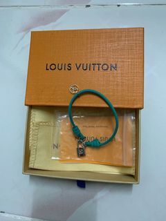(Category: ) located in . Submitted by zarf_preloved (Listing ID 1125221361, Image 1). Description: .