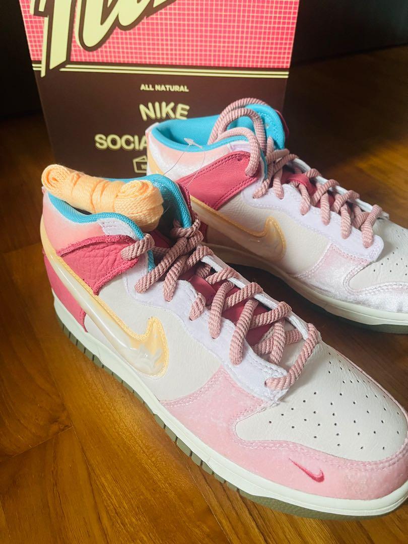 US 8 Strawberry Milk Social status x Nike Dunk Mid, Men's Fashion