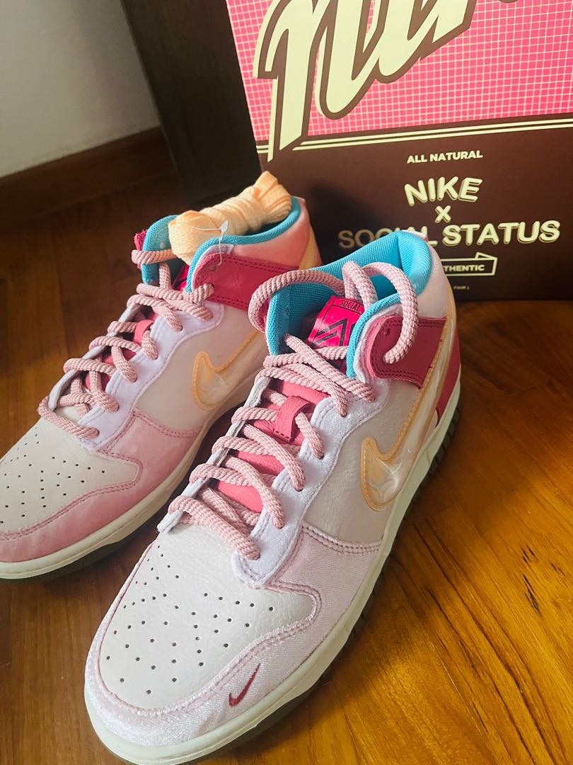 US 8 Strawberry Milk Social status x Nike Dunk Mid, Men's Fashion