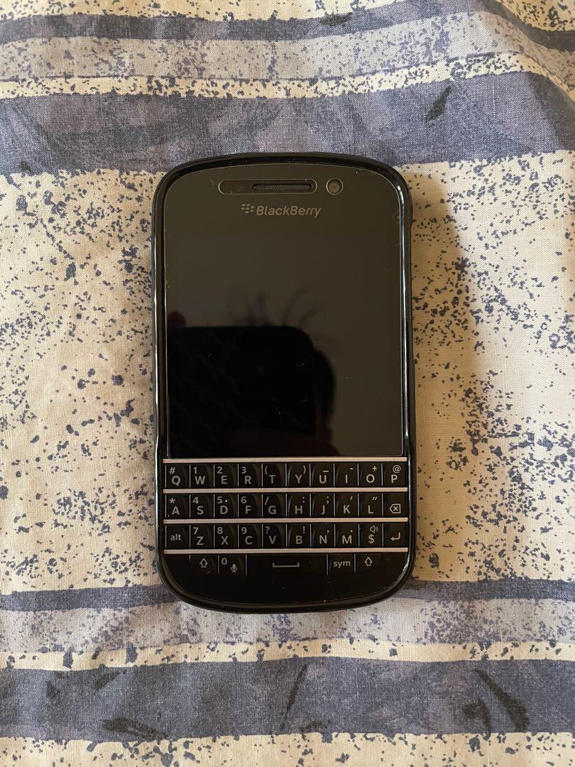 Blackberry Q10 (Category: Early Generation Mobile Phones) located in Manila. Submitted by ptrrsmd (Listing ID 1125290728, Image 1). Description: Complete with box.