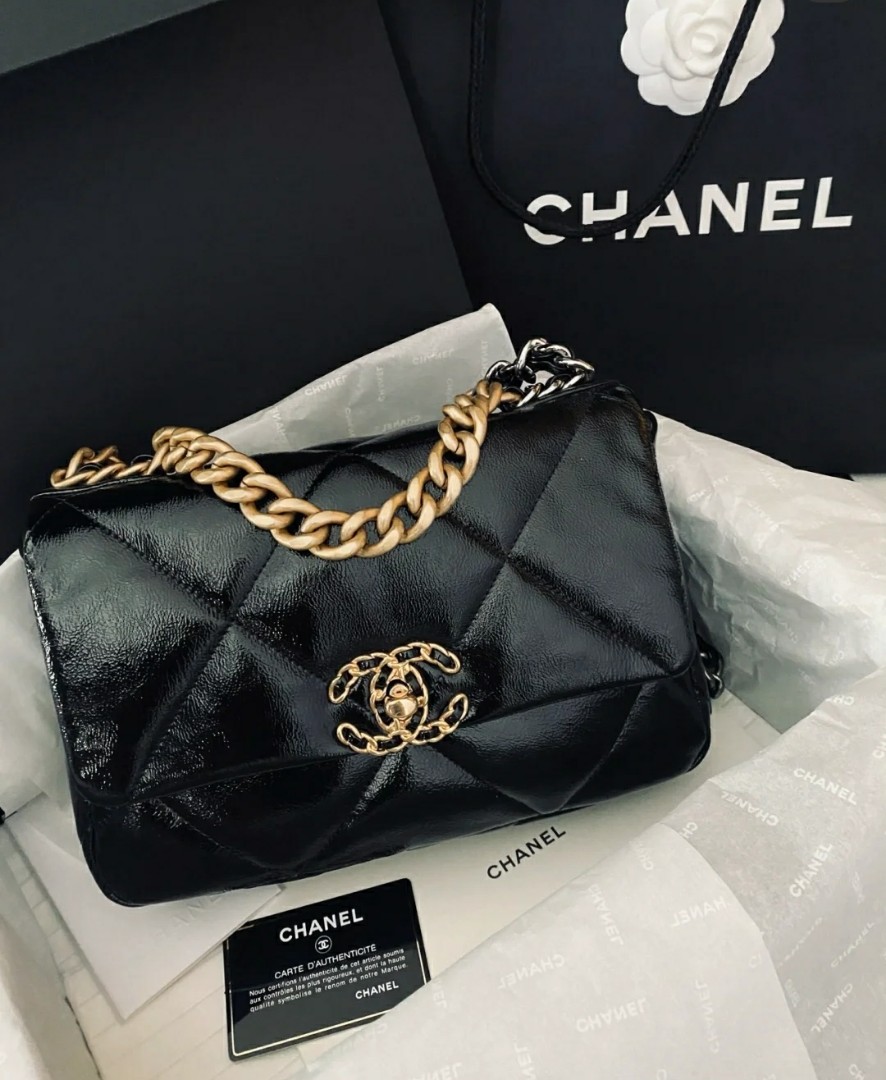 The New Chanel 19 Bag and Laura Basuki - Time International