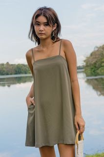 (Category: ) located in . Submitted by ohmywardrobe (Listing ID 1125487145, Image 1). Description: .